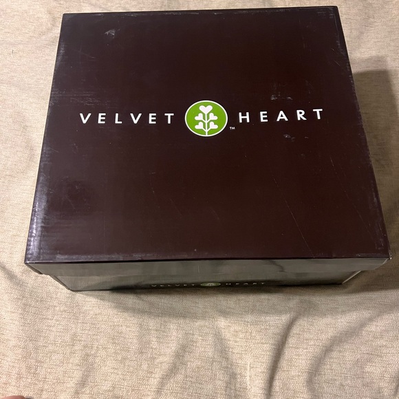 Velvet heart suede flower heeled boots - Picture 4 of 4